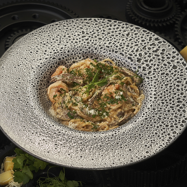 С говядиной и креветками 